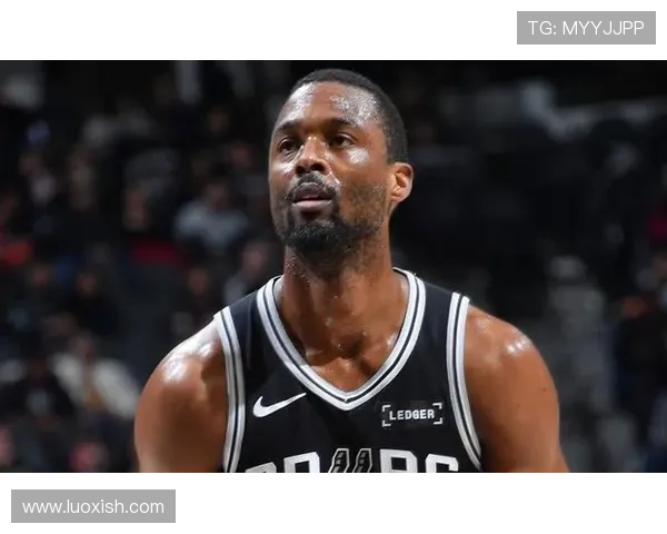 老将巴恩斯关键时刻连得7分助马刺赢球精彩海报发布